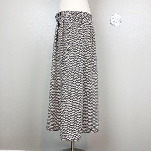 H&M • Flowy Pleated Waistband Midi Skirt - Picture 2 of 6